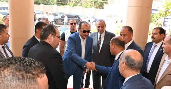 وزير قطاع الأعمال العام يلتقي محافظ الغربية ونواب البرلمان