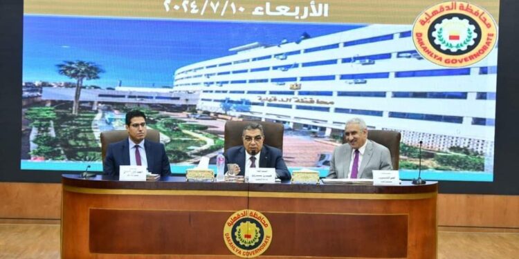 مرزوق والعدل في اول اجتماع رسمي لاعضاء المجلس التنفيذي للمحافظة بحضور السكرتير العام للمحافظة”