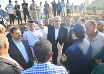 محافظ الغربية في جولة مفاجئة بشبراملس ويشدد على تكثيف اعمال النظافة بالقرية