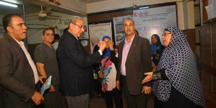 محافظ الغربية يتفقد مستشفى السنطة المركزي لمتابعة جودة الخدمات الصحية المقدمة للمواطنين