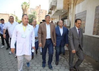 محافظ الجيزة يتفقد انتظام العمل داخل مستشفي البدرشين المركزي 