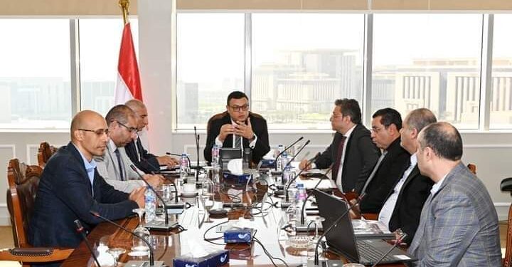 وزير الإسكان يتابع موقف تنفيذ مشروعات الشراكة مع المطورين العقاريين بـ”القاهرة الجديدة”