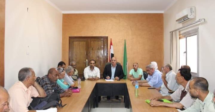 “ابو طالب” يناقش منظومة العمل في إدارة الخدمات الزراعية بالمديرية و الأدارات بالفيوم