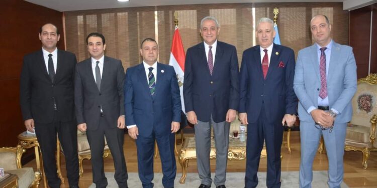 محافظ الغربية يستقبل مجلس إدارة نادي قضاة طنطا لمناقشة سبل التعاون
