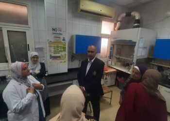 وكيل «صحة الغربية » يتفقد المعمل المشترك بالغربية