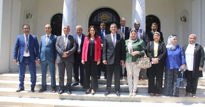 محافظ الجيزة يلتقي بأعضاء الاتحاد الإقليمي للجمعيات والمؤسسات الأهلي