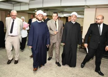 جولة تفقدية لوزير الأوقاف بمسجد النور والسيدة عائشة والمسبح ؟