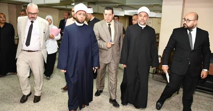 جولة تفقدية لوزير الأوقاف بمسجد النور والسيدة عائشة والمسبح ؟