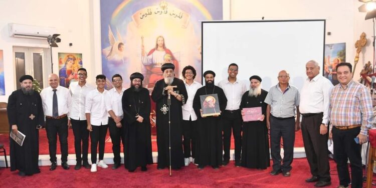 تكريم أبطال فيلم “رفعت عيني للسما”  وبعض المخترعين من قبل قداسة البابا تواضروس الثاني