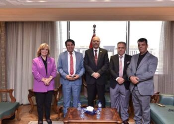 وزير العمل يستقبل وفدا من النقابة العامة للعاملين بالبترول والكيماويات الأردنية.