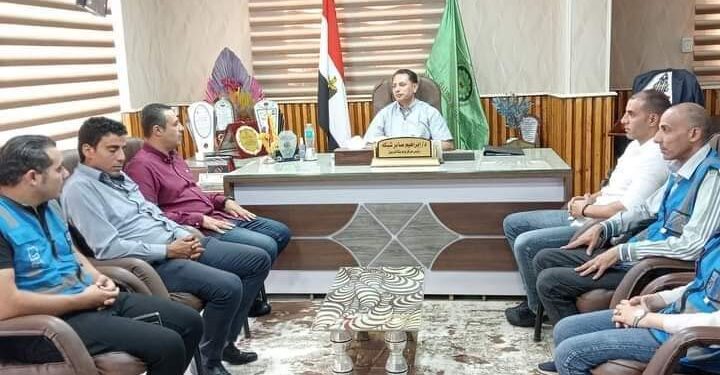 رئيـس المـركز يستقبل وفـد شبـاب حيـاه كريمـه لبحث اخر مستجدات مبادره حياه كريمه بمركز شربين بالدقهلية