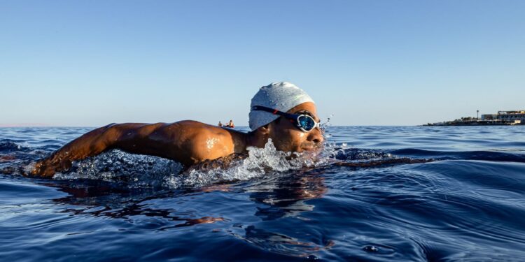 برعاية الشباب والرياضة والبيئة :  محمد أيمن يتخطى مسافة ال ٢٥ كم خلال فعالية SwiMaster بمدينة دهب