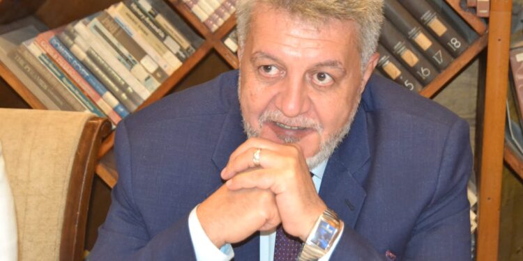 الشربيني آخر عنقود كابينة التعليق الإثارة والتشويق للساحرة المستديرة بلا قطايف