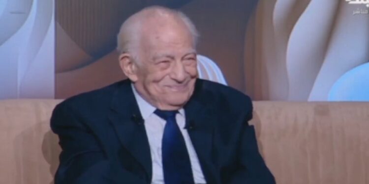الفنان رشوان توفيق: بدعي من ربنا ميحوجنيش لحد وكنت باخد مصروفي من زوجتي