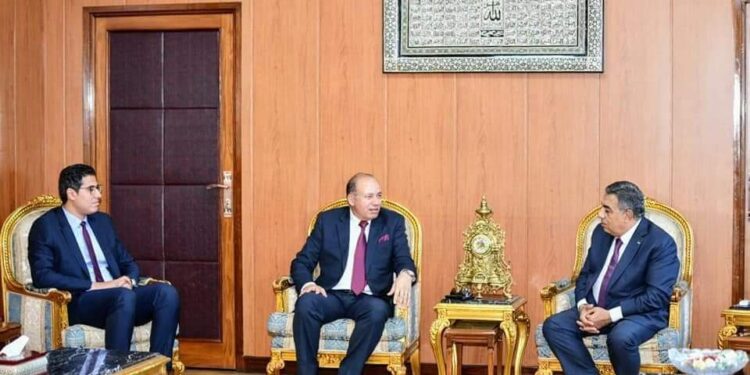 رئيس جامعة المنصورة يقدم التهنئة لمحافظ الدقهلية بمناسبة توليه مهام منصبه