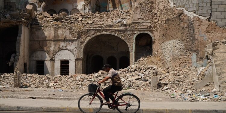 بالعراق : انتشال رفات 139 من ضحايا “داعش” من شق جيولوجي