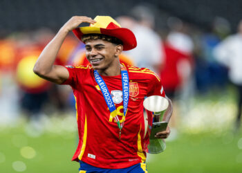  ينصب نفسه ملكا لإسبانيا في نهائي يورو 2024