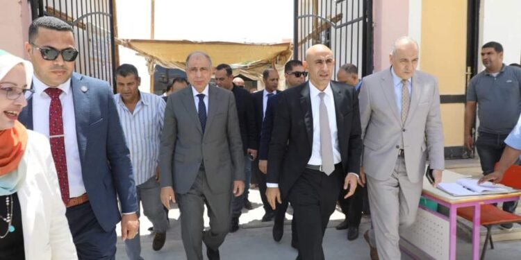 عبداللطيف وعماد كدوانى يتفقدان مدرسة الشهيد المقدم محمد وحيد حبشي مصيلحي الثانوية بنات