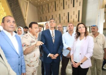 محافظ الجيزة يقوم بجولة داخل المتحف المصري الكبير ويشيد بالصرح الاثري العظيم