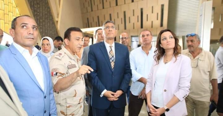 محافظ الجيزة يقوم بجولة داخل المتحف المصري الكبير ويشيد بالصرح الاثري العظيم