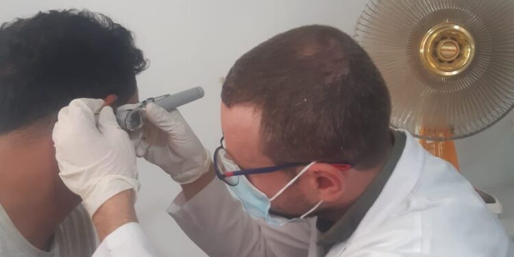 الكشف على 1373 مريض خلال قافلة صحية متنوعة بعزبة شويكار بالمحلة الكبرى