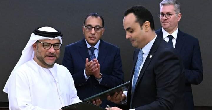 رئيس الوزراء يشهد توقيع مذكرة تفاهم بين حكومتي جمهورية مصر العربية ودولة الإمارات العربية المتحدة للتعاون في مجال البترول