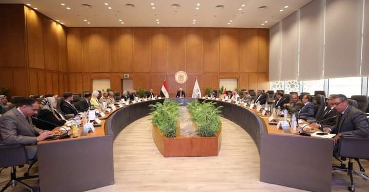 عاشور يترأس اجتماع مجلس المراكز والمعاهد والهيئات البحثية