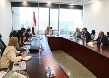 وزير الكهرباء والطاقة المتجددة يلتقى وفد بنك الاستثمار الأوروبى  