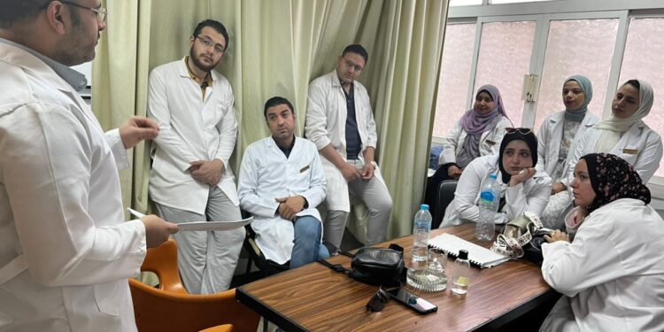 العلاج الطبيعى تجري 27 ألف جلسة و70 اجتماعاً فنياً لرفع كفاءة الأقسام