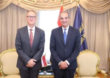 وزير الاتصالات وتكنولوجيا المعلومات يبحث مع سفير جمهورية لاتفيا لدى مصر تعزيز التعاون فى مجالات التحول الرقمى والتعهيد