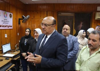 نائب رئيس جامعة المنصورة يتابع العمل بمكتب التنسيق والتحويلات