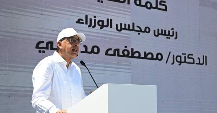 خلال تسليمه عددا من وحدات مدينة العلمين الجديدة: رئيس الوزراء: كورنيش عالميّ بالمدينة متاح لجميع المواطنين.. والمدينة تتوافر بها كل الخدمات