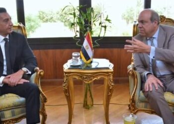 وزير الطيران المدنى يلتقى بنائب رئيس المبيعات والتسويق بمنطقة الشرق الأوسط وتركيا لشركة بوينج العالمية  