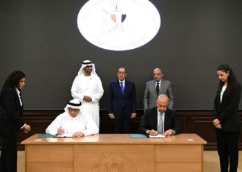رئيس الوزراء يشهد توقيع اتفاقيتي مشروع إنشاء محطة إنتاج الكهرباء من طاقة الرياح
