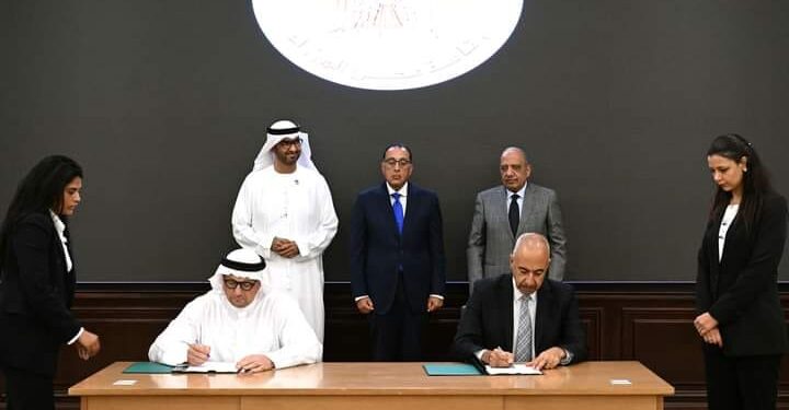 رئيس الوزراء يشهد توقيع اتفاقيتي مشروع إنشاء محطة إنتاج الكهرباء من طاقة الرياح