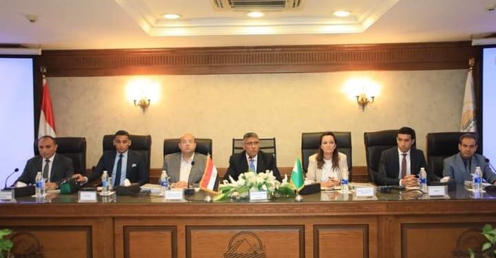 تكليف رؤساء الأحياء والمراكز بالجيزة بعقد لقاء اسبوعي مع المواطنين بديوان الحي والمركز لبحث مشاكلهم وحلها