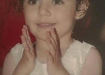 “بيرين سات” تلفت انتباه الجمهور مع طفلتها!