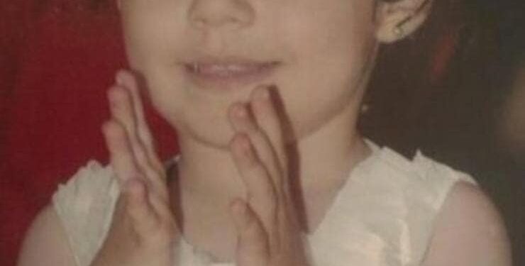 “بيرين سات” تلفت انتباه الجمهور مع طفلتها!