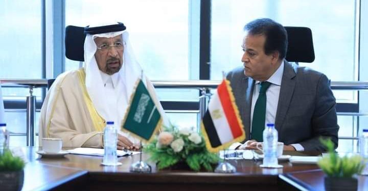 الدكتور خالد عبدالغفار يبحث مع وزير الاستثمار السعودي تعزيز سبل التعاون في القطاع الصحي