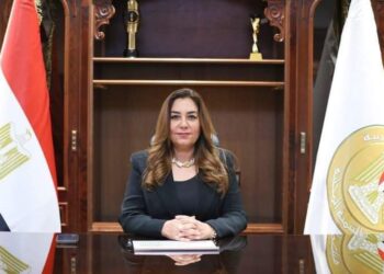 وزيرة التنمية المحلية تستعرض تقريراً عن إنجازات برنامج ” مشروعك” علي أرض المحافظات 