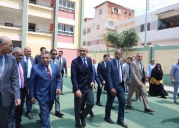 وزير التربية والتعليم ومحافظ الدقهلية يتفقدان مدرسة الحصص الابتدائية المشتركة التابعة لمشروع “حياة كريمة” بشربين