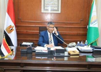 محافظ الجيزة يهنئ الطالبة ملك علي الحاصلة علي المركز الأول في الشعبة الأدبية بالثانوية العامة