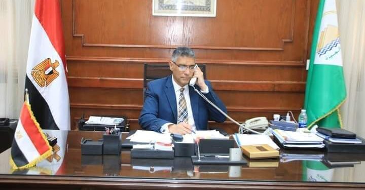 محافظ الجيزة يهنئ الطالبة ملك علي الحاصلة علي المركز الأول في الشعبة الأدبية بالثانوية العامة