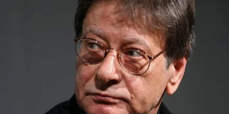 شاعر الثورة والحب.. محمود درويش