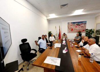 وزير الإسكان يستعرض الجداول الزمنية لإنهاء وتسليم الوحدات السكنية بمدينة العلمين