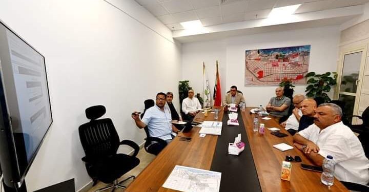 وزير الإسكان يستعرض الجداول الزمنية لإنهاء وتسليم الوحدات السكنية بمدينة العلمين