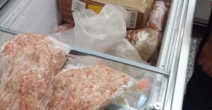 ضبط ١٤طن مقطعات ومصنعات لحوم ودواجن فاسدة غير صالحة للاستهلاك الادمي  بالجيزة