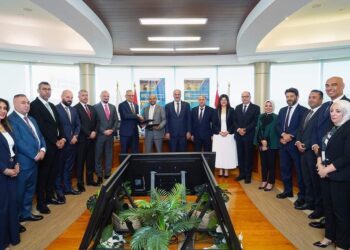 رئيسا البورصتين المصرية والعراقية يوقعان بروتوكول تعاون لتعزيز العمل المشترك