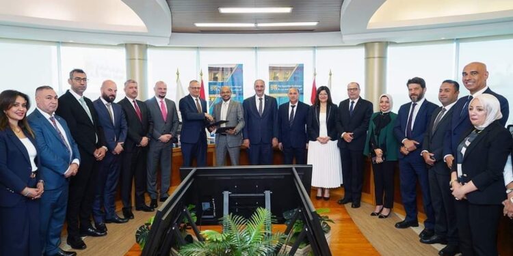 رئيسا البورصتين المصرية والعراقية يوقعان بروتوكول تعاون لتعزيز العمل المشترك