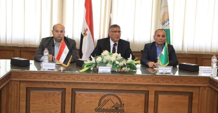 محافظ الجيزة يجتمع ببعض النواب لبحث عدد من الملفات 